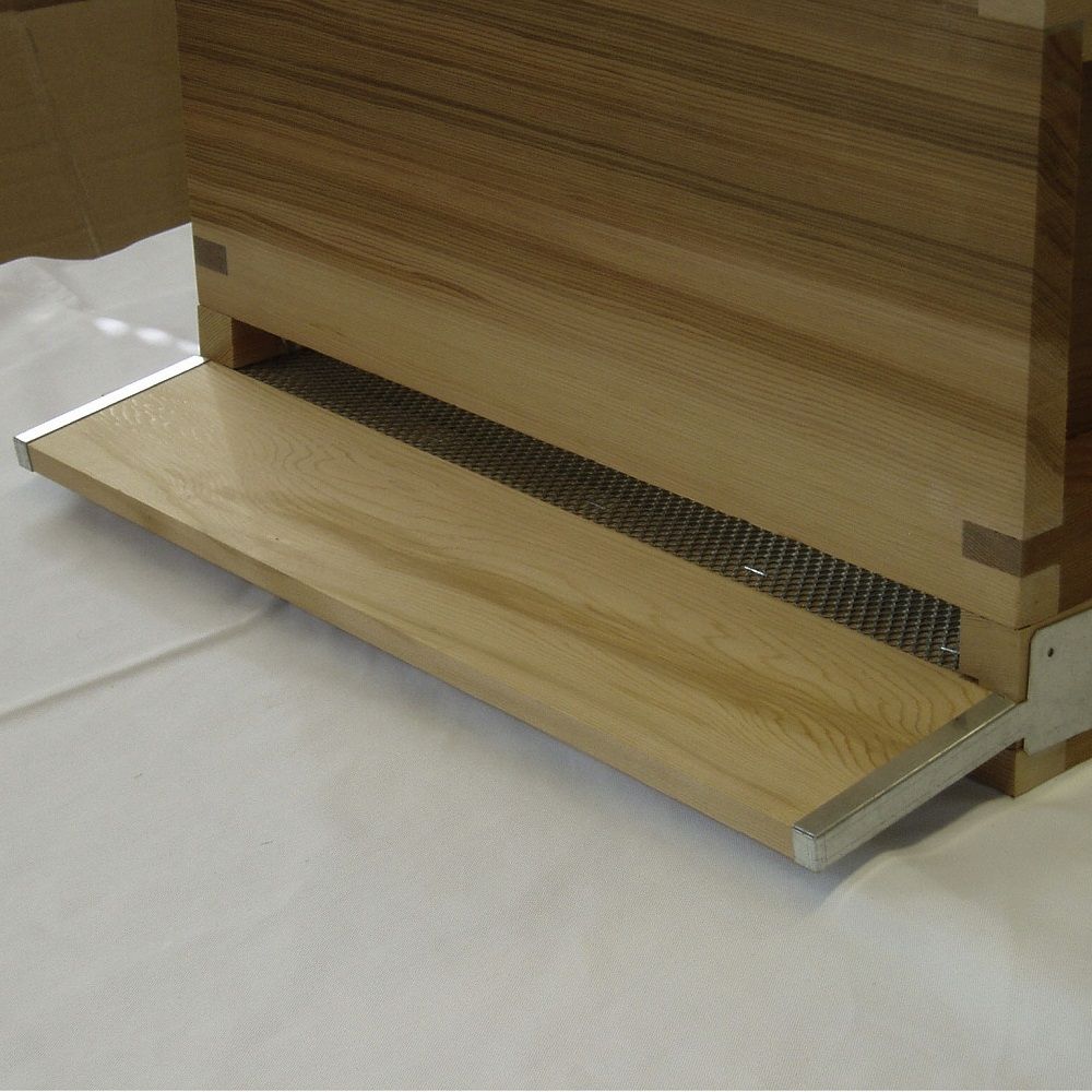 Alighting Board With Brackets for National & Commercial Hives