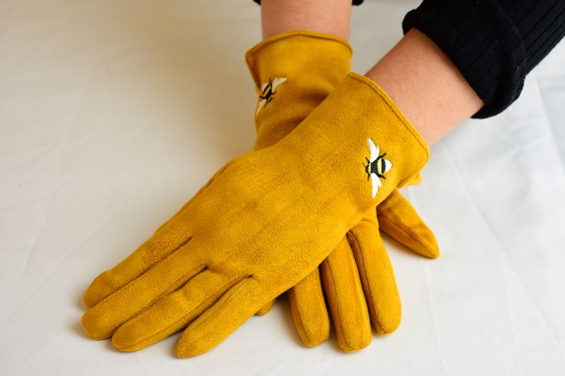 Bumble Bee gloves from Recycled Plastic