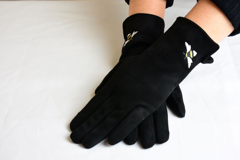 Bumble Bee gloves from Recycled Plastic