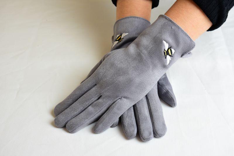 Bumble Bee gloves from Recycled Plastic